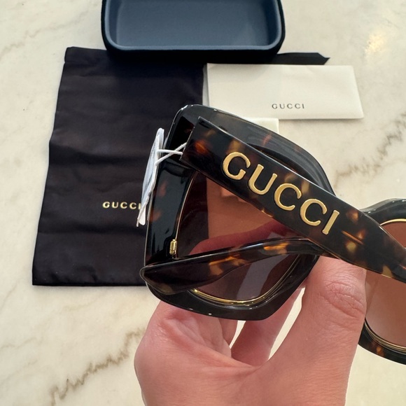 NEW GUCCI OVERSIZED SUNGLASSES main image 13